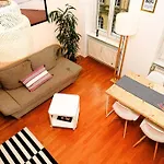 Full House Studios - Prime Apartment - Wifi Inkl